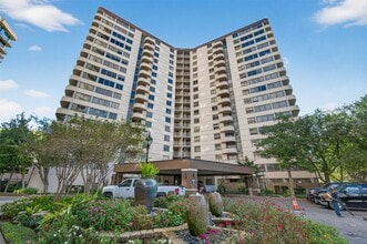 3525 Sage Rd in Houston, TX - Foto de edificio - Building Photo