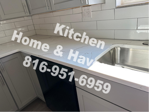 10503 E Scarritt Ave in Sugar Creek, MO - Foto de edificio - Building Photo