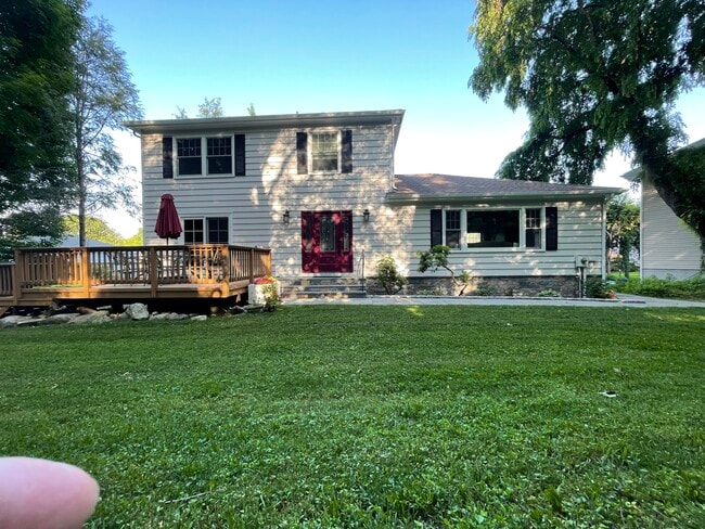 property at 20 Coachlamp Ln