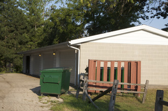 Mayflower Apartments in Middleton, WI - Building Photo - Building Photo