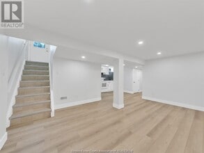 2445 Todd Ln in Windsor, ON - Building Photo - Building Photo
