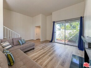11730 Moorpark St in Los Angeles, CA - Building Photo - Building Photo