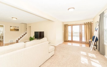 108 5th St NE in Waverly, IA - Foto de edificio - Building Photo