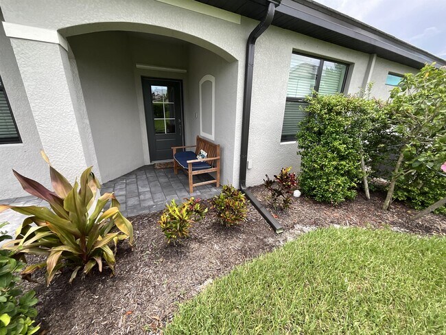 14001 Pine Lodge Ln in Ft. Myers, FL - Building Photo - Building Photo