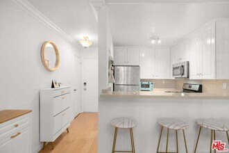 1125 Pico Blvd in Santa Monica, CA - Building Photo - Building Photo