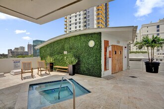 315 NE 3rd Ave, Unit #1606 in Fort Lauderdale, FL - Foto de edificio - Building Photo