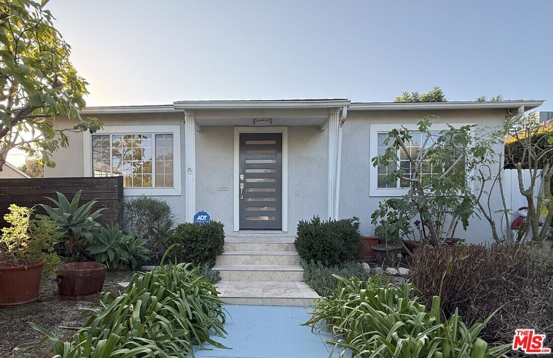 2939 Oakhurst Ave in Los Angeles, CA - Building Photo