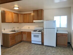 27 Magnolia Ave in Goleta, CA - Building Photo - Building Photo