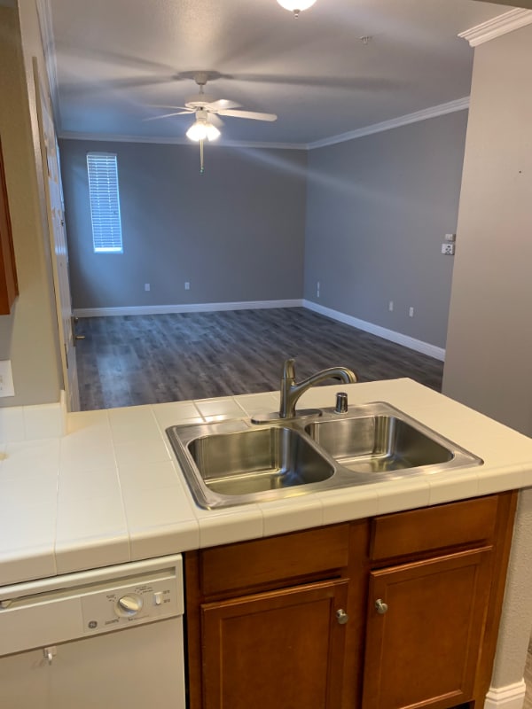 4800 Westlake Pkwy in Sacramento, CA - Foto de edificio - Building Photo