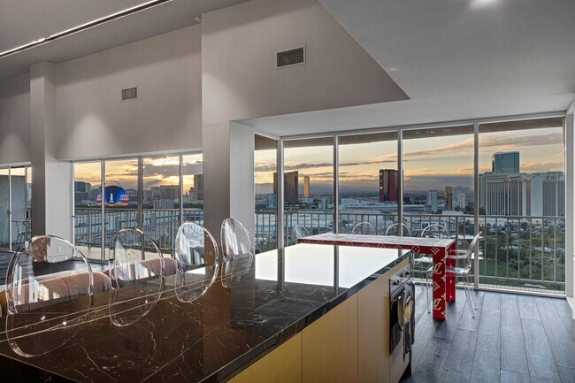 3111 Bel Air Dr, Unit 1 in Las Vegas, NV - Building Photo - Building Photo