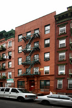 123 Henry St in New York, NY - Building Photo - Building Photo