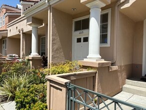 1035 S Stresa Way in Anaheim, CA - Building Photo - Building Photo