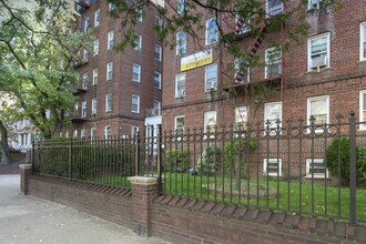 435 Ocean Pky in Brooklyn, NY - Building Photo - Building Photo