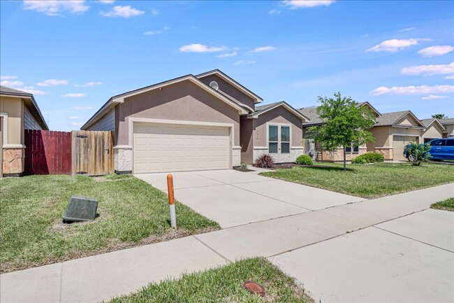 7610 Quartz Dr in Corpus Christi, TX - Foto de edificio - Building Photo