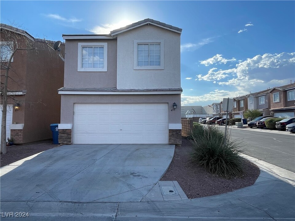 4131 Halfmoon Bay Dr in Las Vegas, NV - Building Photo