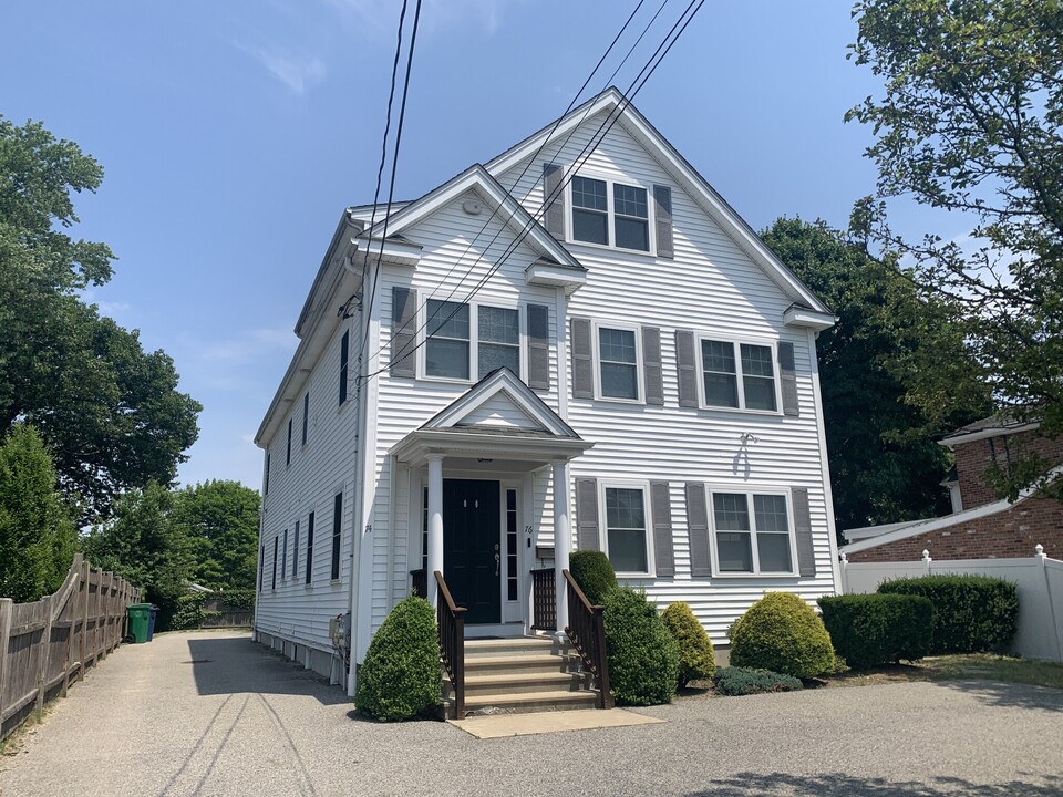 74 Chapel St, Unit 74 in Newton, MA - Foto de edificio