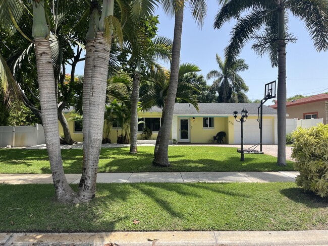 620 NE 9th Ave in Boynton Beach, FL - Building Photo - Building Photo