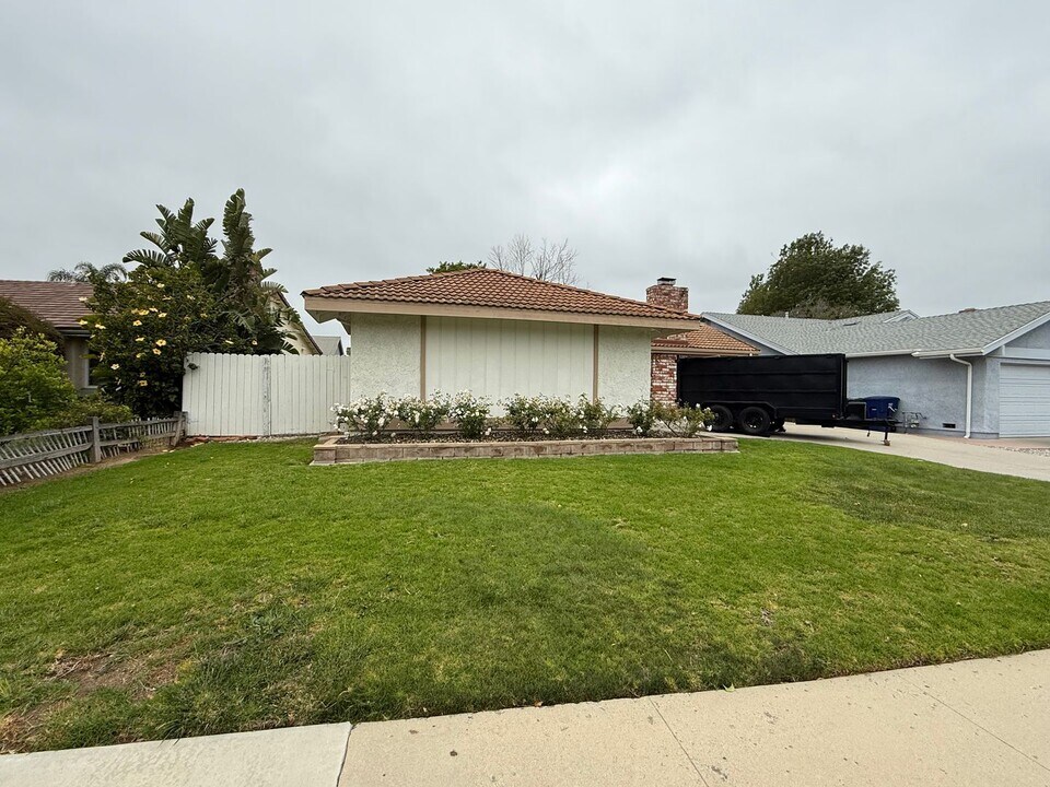 5759 Cherry Ridge Dr in Camarillo, CA - Building Photo