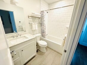 1249 Beacon St, Unit 2 in Brookline, MA - Building Photo - Building Photo