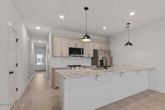 101 Foster Grove Drive in Youngsville, LA - Building Photo - Building Photo