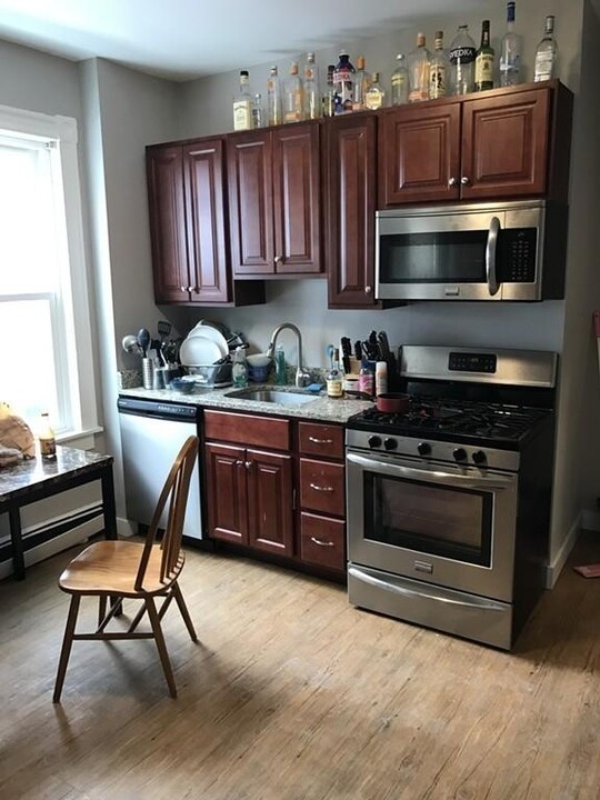 8 Sunset St, Unit 3 in Boston, MA - Building Photo