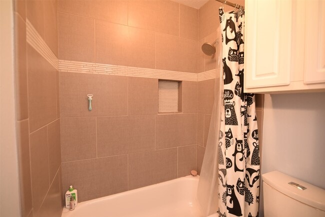 property at 122 Kentwood Ridge Ct