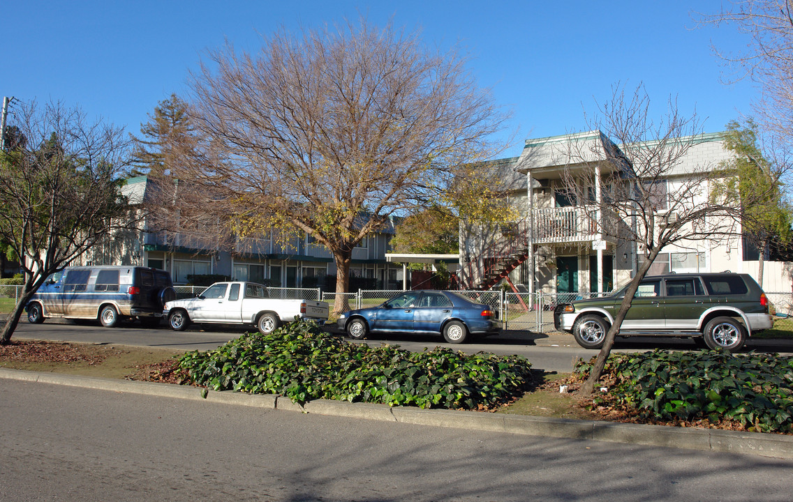 Antoinette Apartments in San Rafael, CA - Foto de edificio