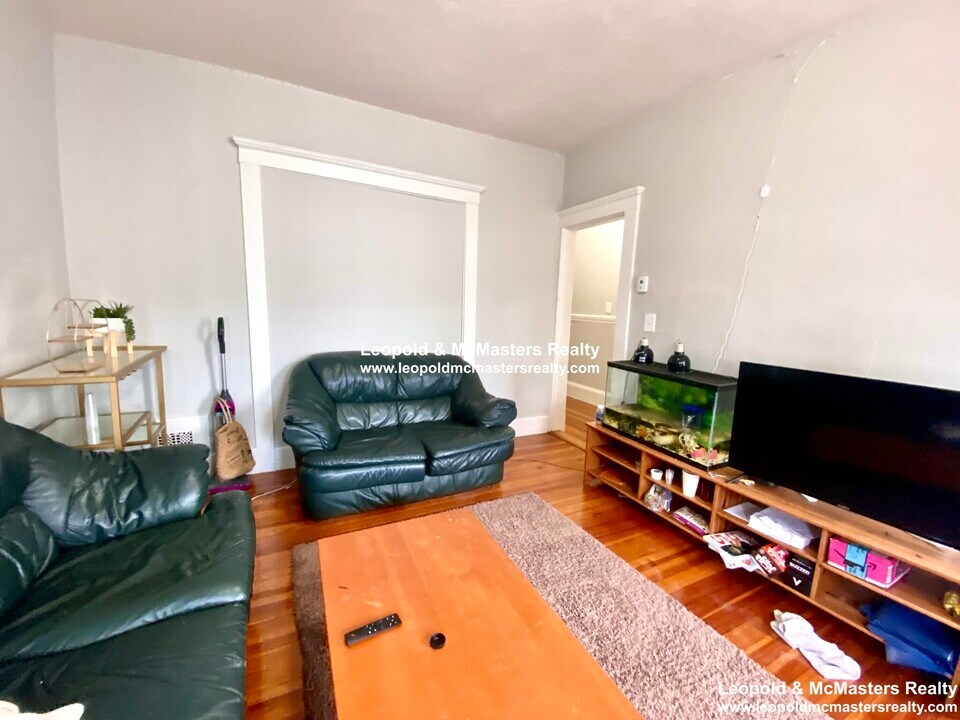 19 Roseclair St, Unit 2 in Boston, MA - Building Photo