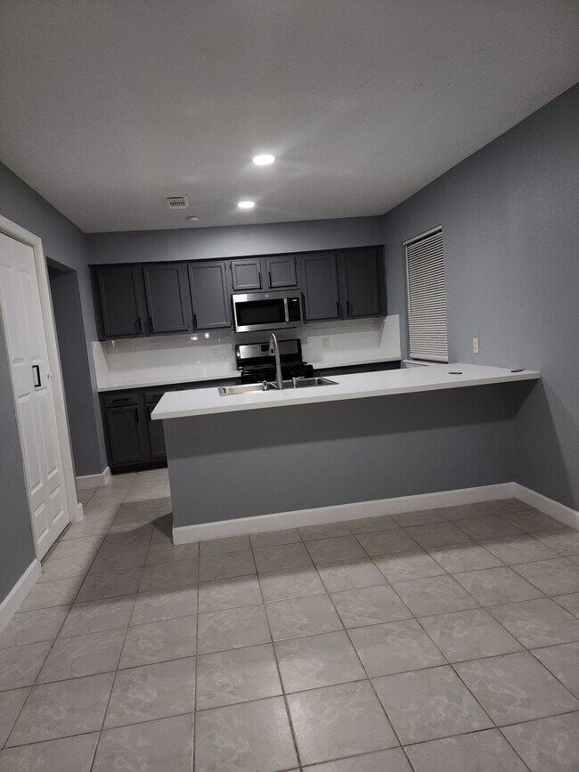 517 S Downing St in Angleton, TX - Building Photo - Building Photo