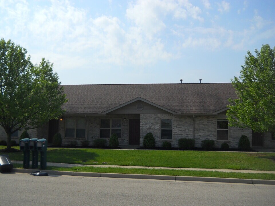 2280 Shamrock Ln in Troy, OH - Building Photo