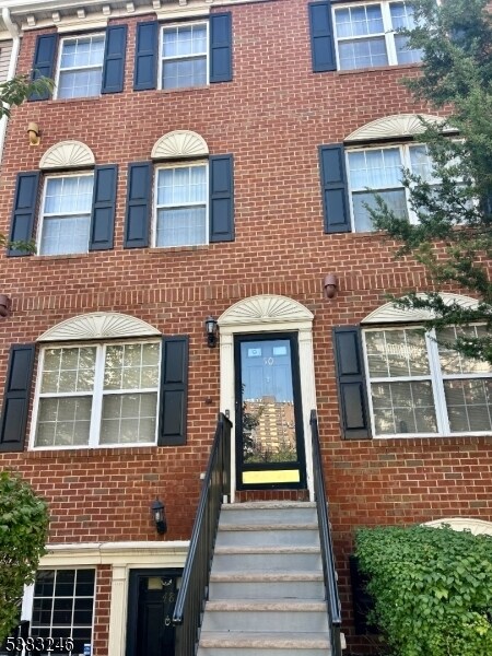 50 Yancy Dr in Newark, NJ - Building Photo
