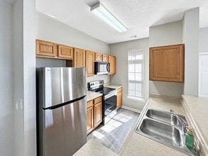 Beaver Creek Apartments in Newburgh, IN - Foto de edificio - Building Photo