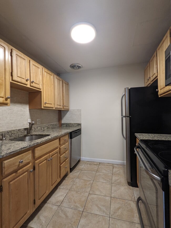 240 Babcock St, Unit 222-1C in Brookline, MA - Building Photo - Building Photo