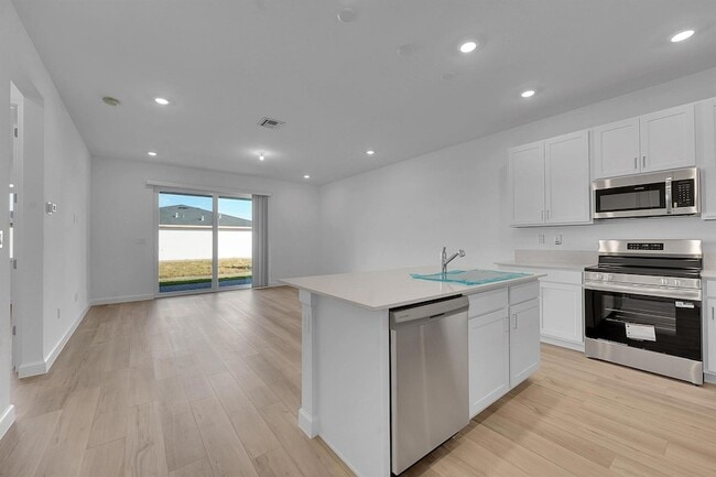 6436 Seabright Ter in Fort Pierce, FL - Foto de edificio - Building Photo