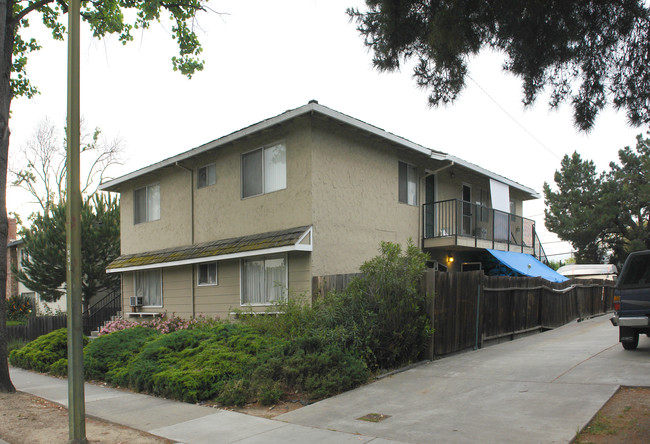 1086 W Hamilton Ave in Campbell, CA - Foto de edificio - Building Photo