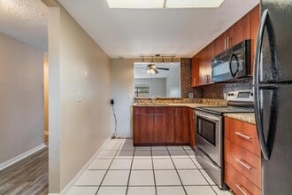 6336 Newtown Cir in Tampa, FL - Building Photo - Building Photo