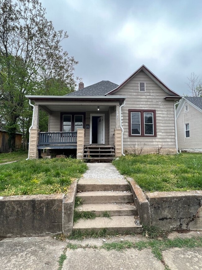 property at 836 S New Ave