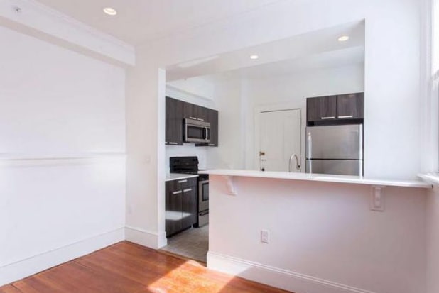 500 Centre St, Unit #204 in Newton, MA - Building Photo - Building Photo