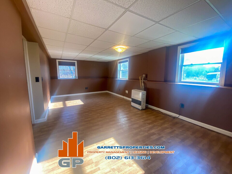 193 Browns River Rd, Unit 2 in Essex Junction, VT - Foto de edificio