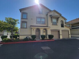 5554 Tares Cir in Elk Grove, CA - Building Photo