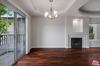 10627 Moorpark St in Los Angeles, CA - Building Photo - Building Photo