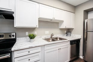 ReNew Greenway in Houston, TX - Building Photo