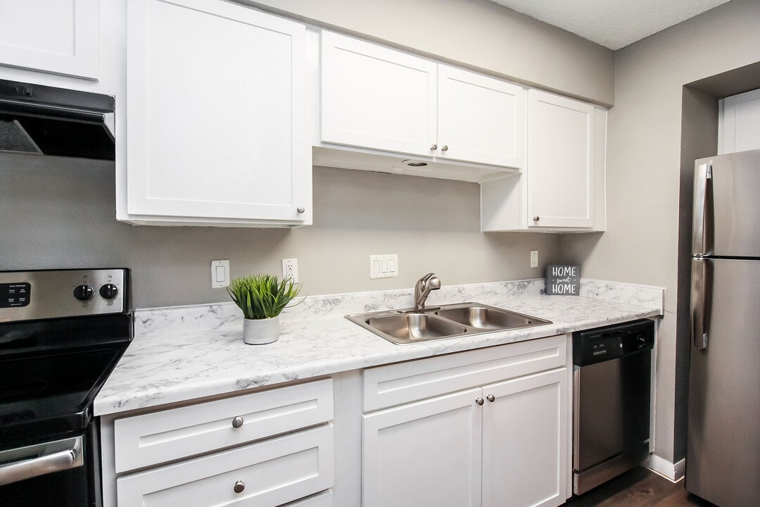 ReNew Greenway in Houston, TX - Building Photo