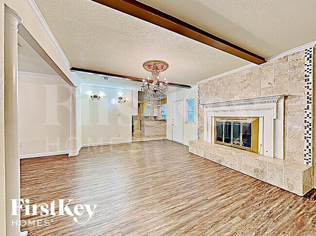 2405 Laredo Ct in Arlington, TX - Building Photo - Building Photo