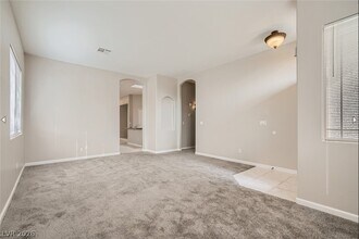 401 Carlton Kay Pl in Las Vegas, NV - Building Photo - Building Photo