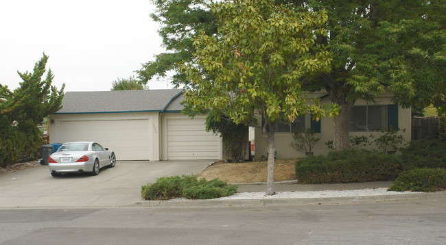 10360 A,B Walnut Ct in Cupertino, CA - Foto de edificio - Building Photo