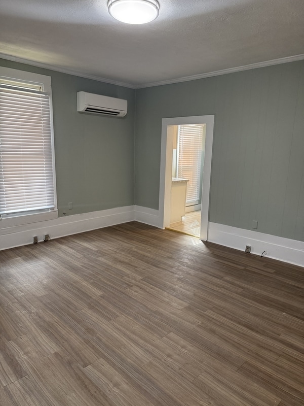 property at 702 W Columbia St