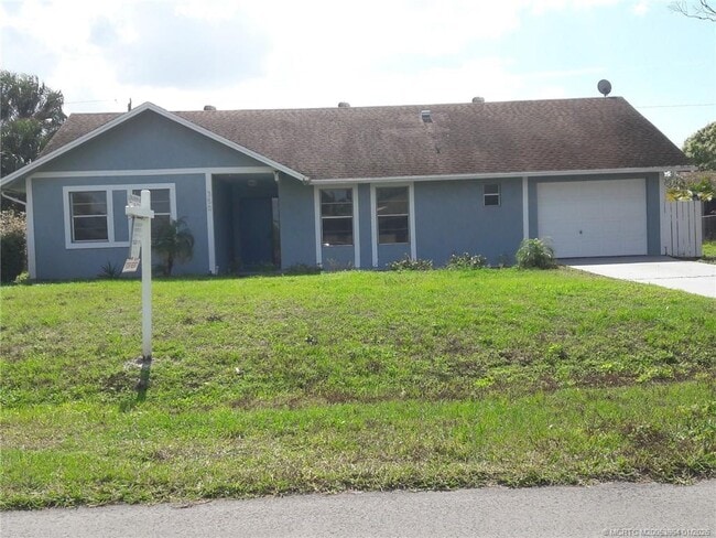 350 NE Granduer Ave in Port St. Lucie, FL - Building Photo - Building Photo