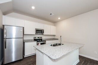 800 Swan Ln in Columbia, SC - Building Photo - Building Photo