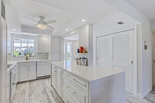 1130 Sugar Sands Blvd in West Palm Beach, FL - Building Photo